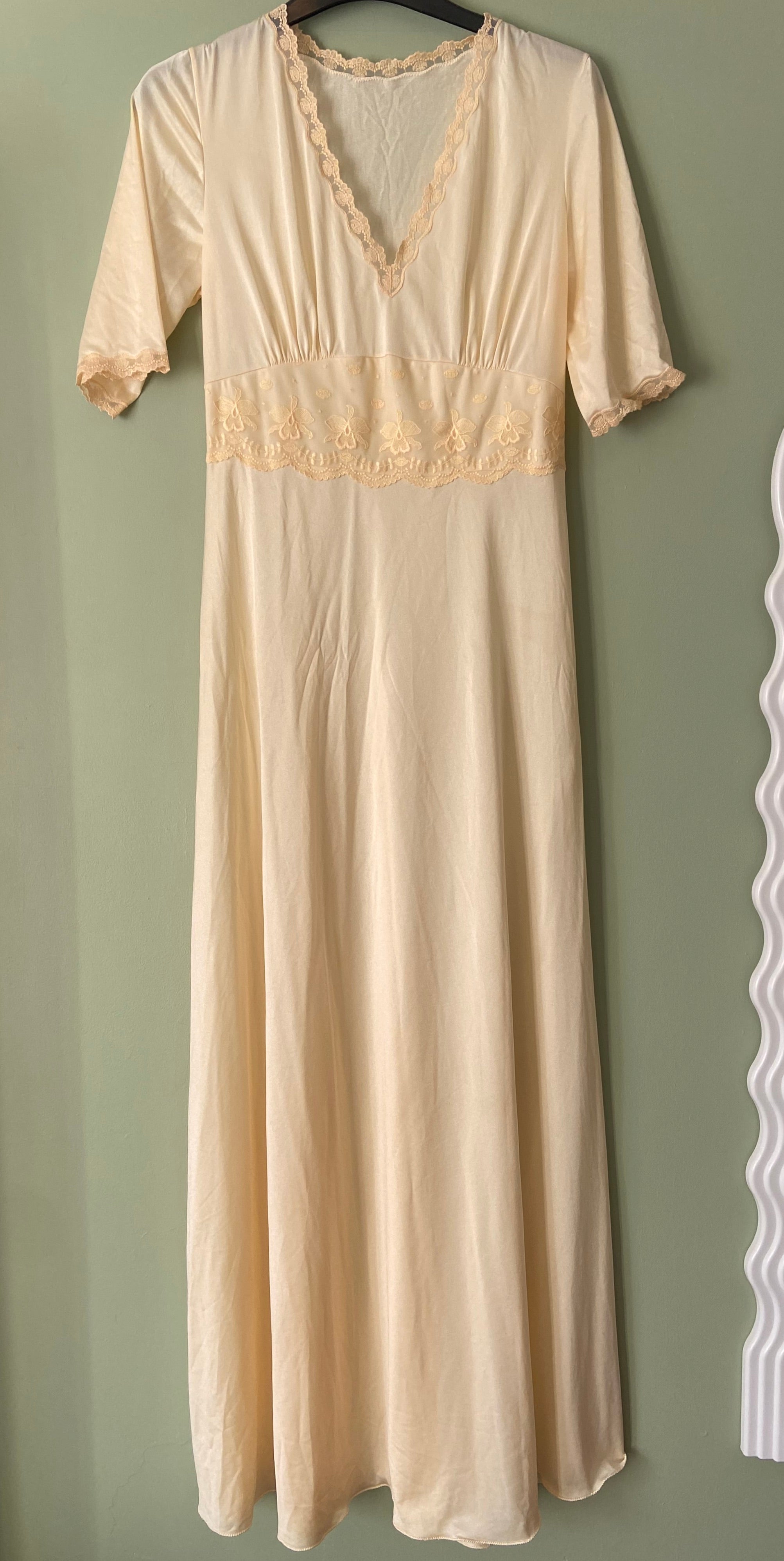 1970s pale yellow/cream lace cap sleeve maxi dress, size 8-10