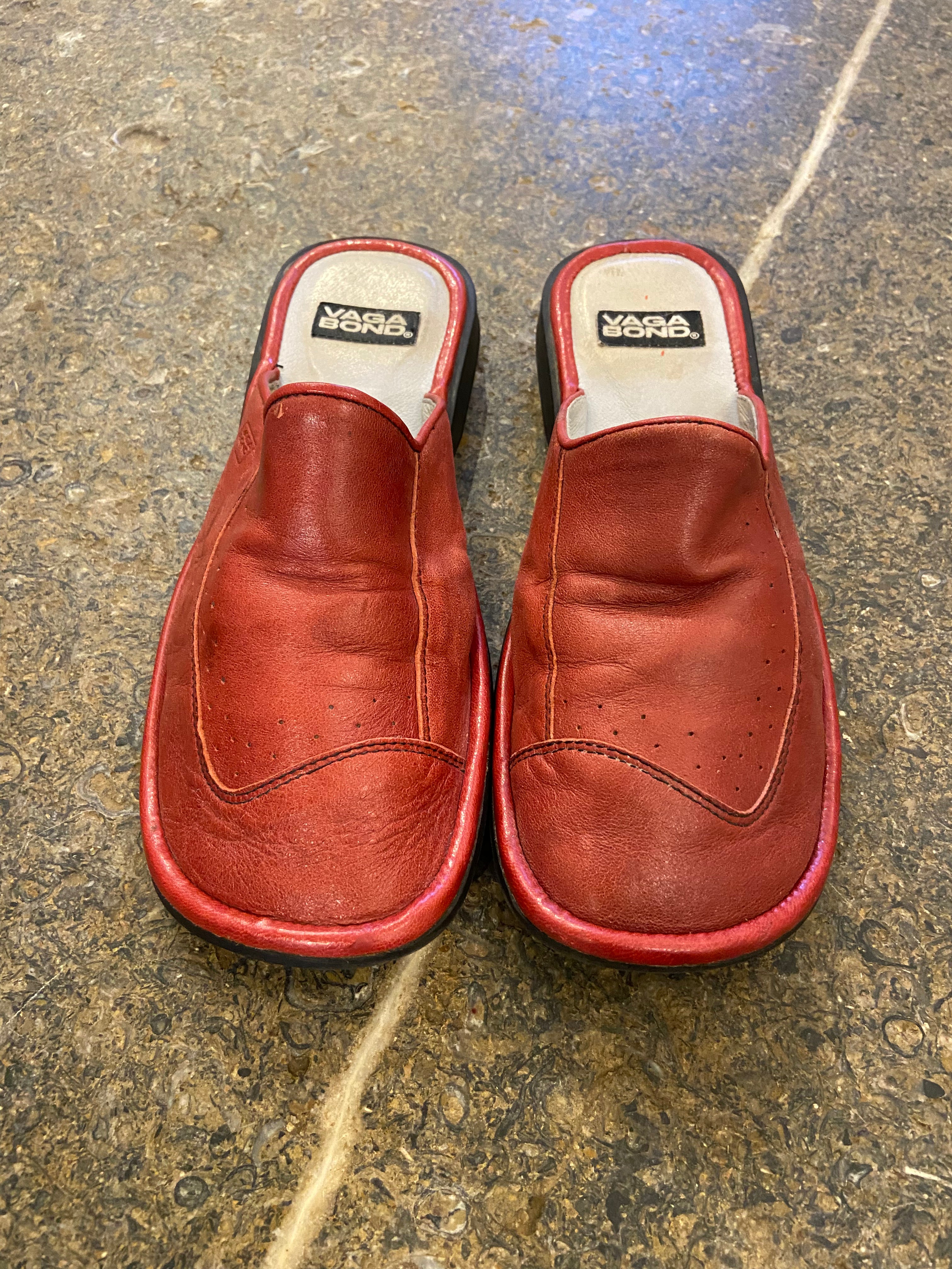 2000's Vagabond red leather mules (6/39)