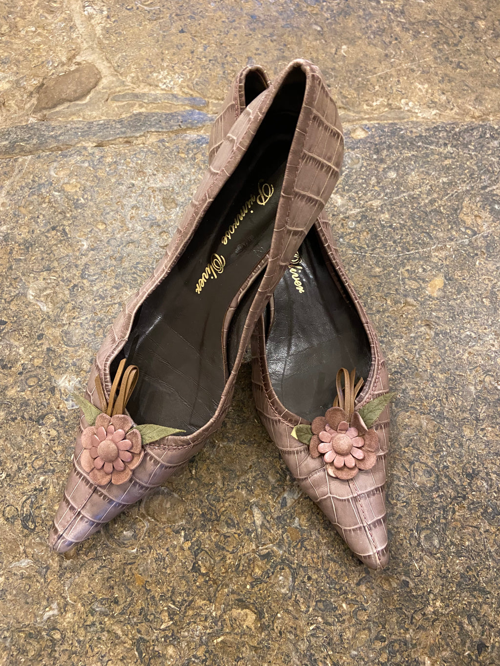 Primrose Oliver Pale brown and Pink kitten heels with flower appliqué (6/39)