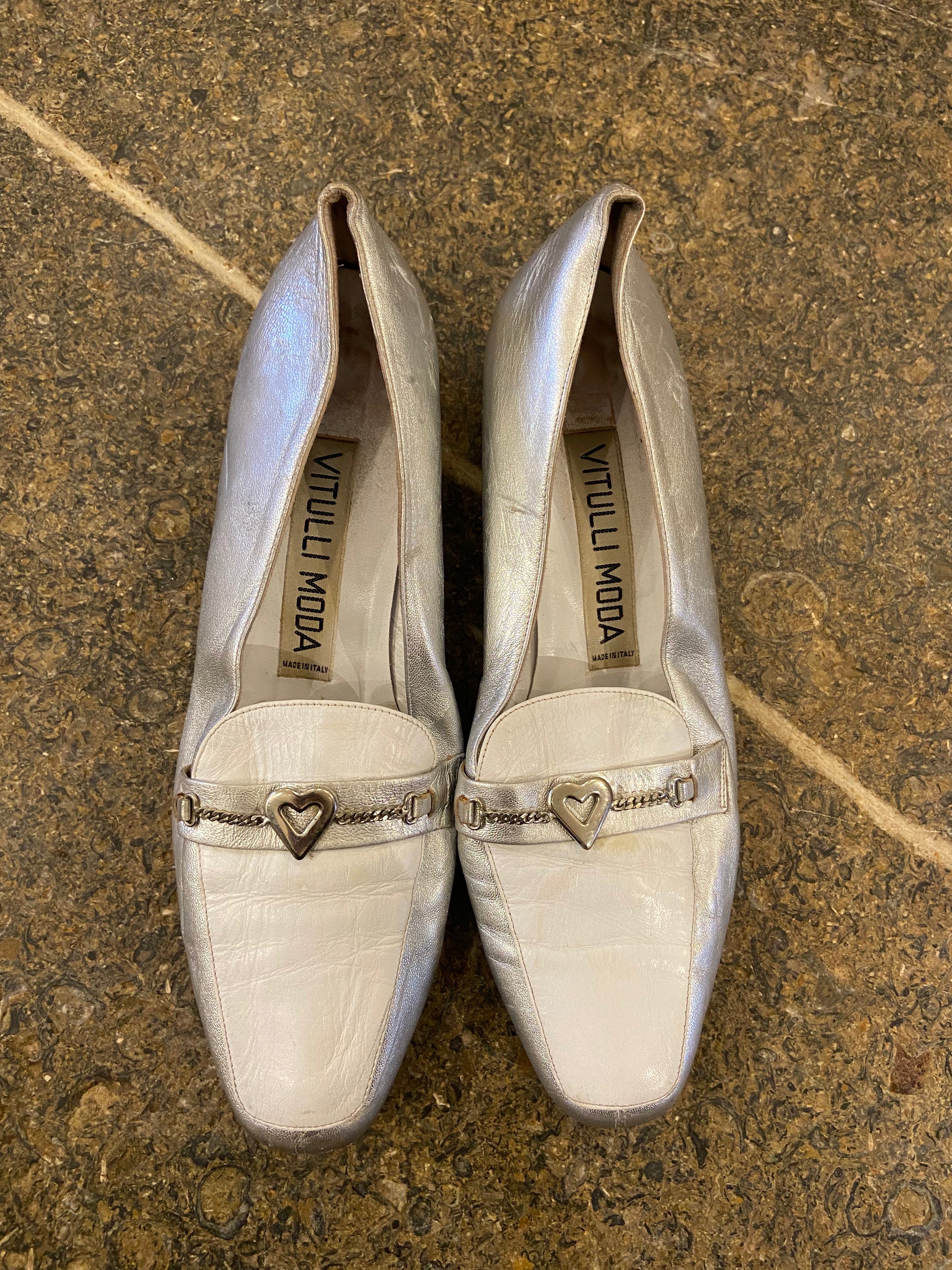 90's White and Silver Heart Loafers (4/37)