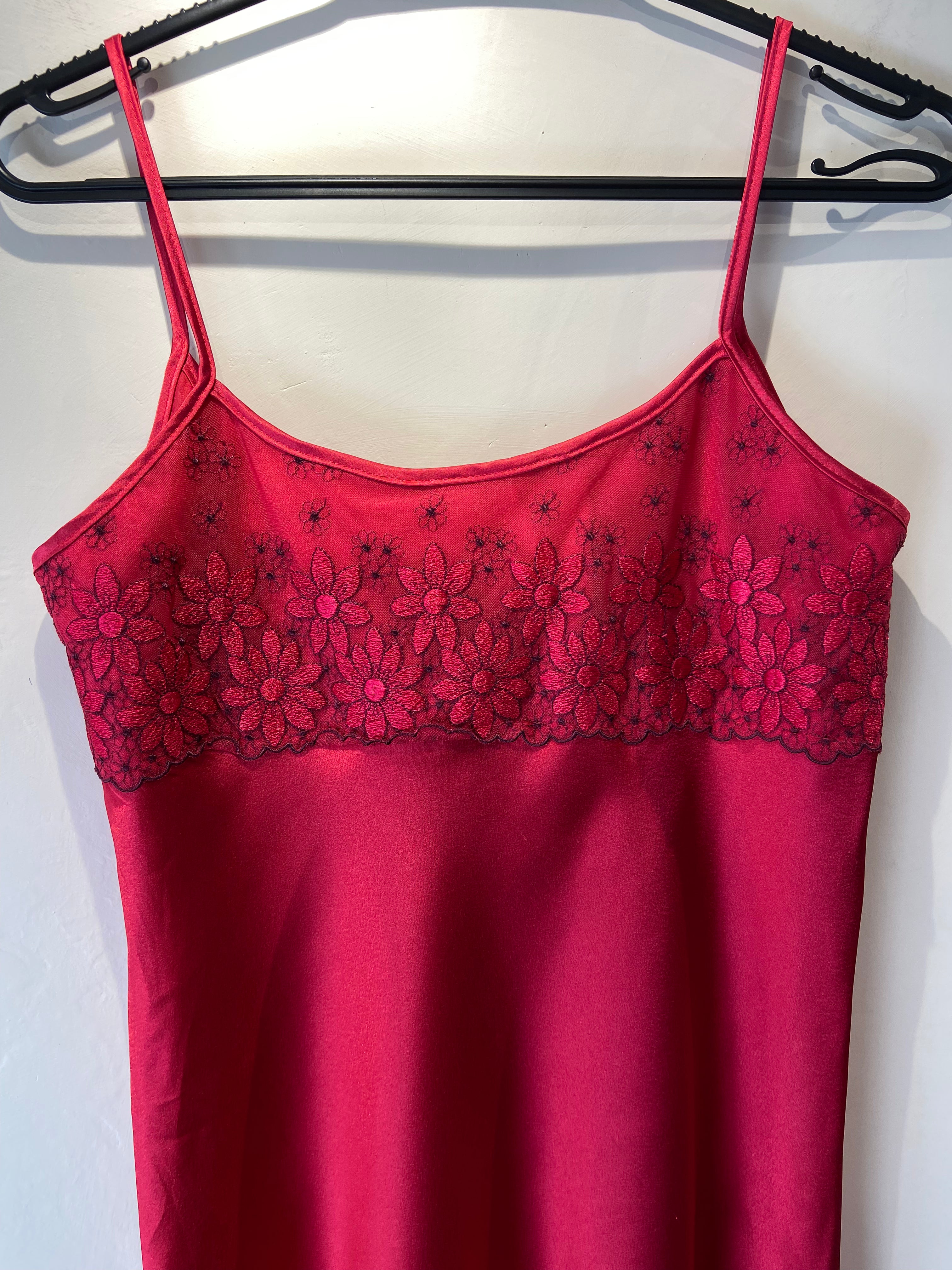 2000's red slip with daisy lace details (10)
