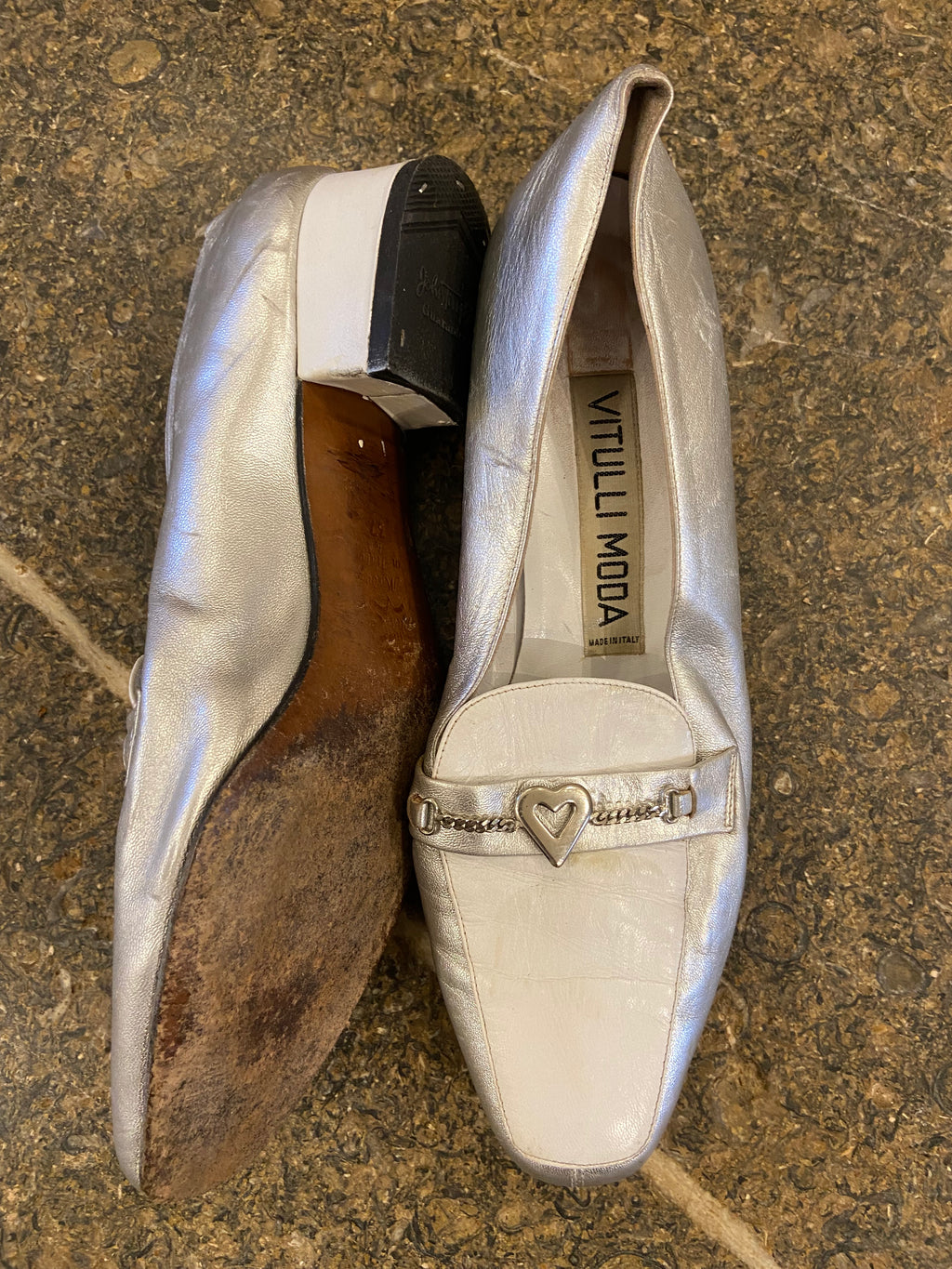 90's White and Silver Heart Loafers (4/37)