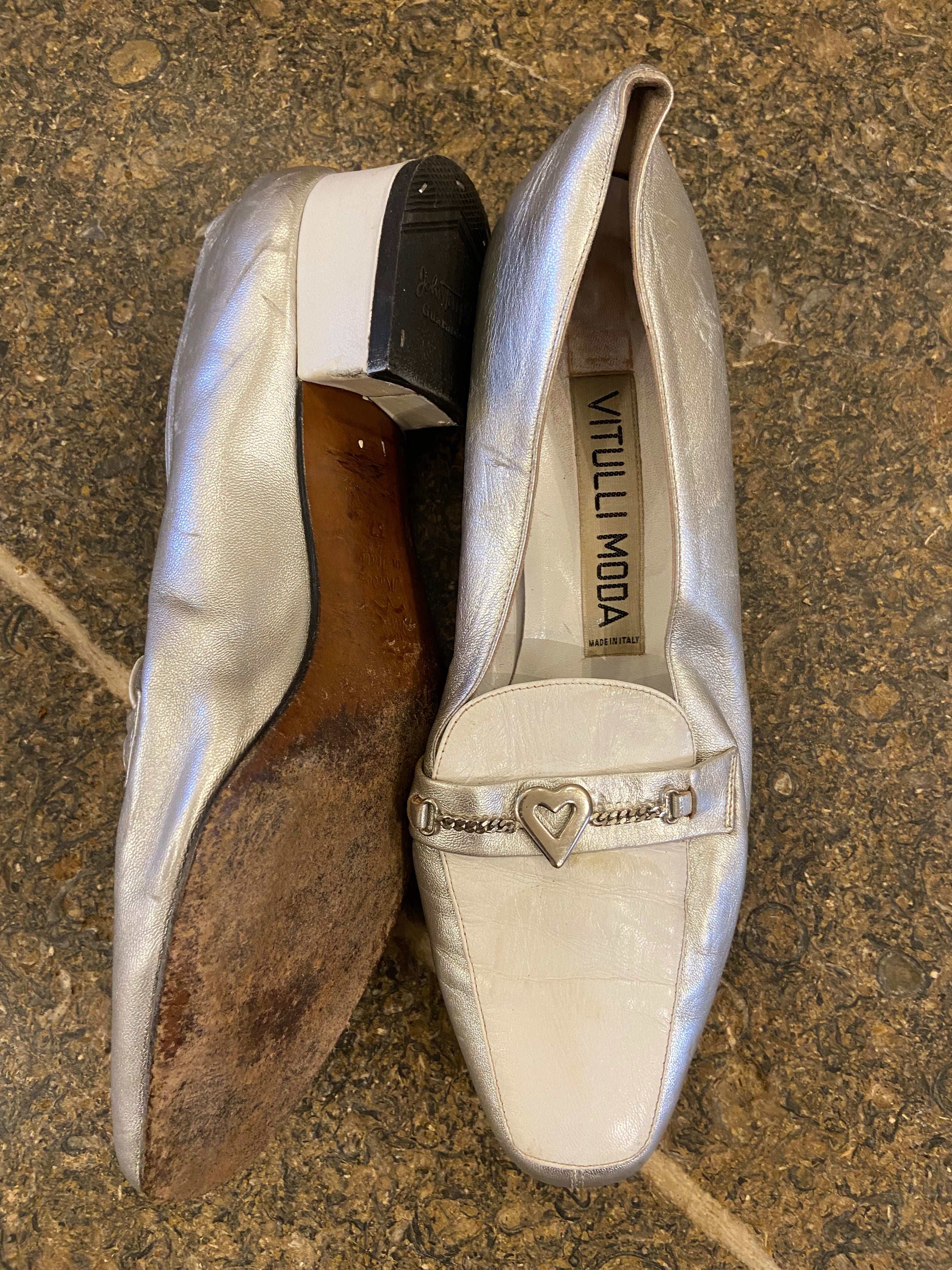 90's White and Silver Heart Loafers (4/37)