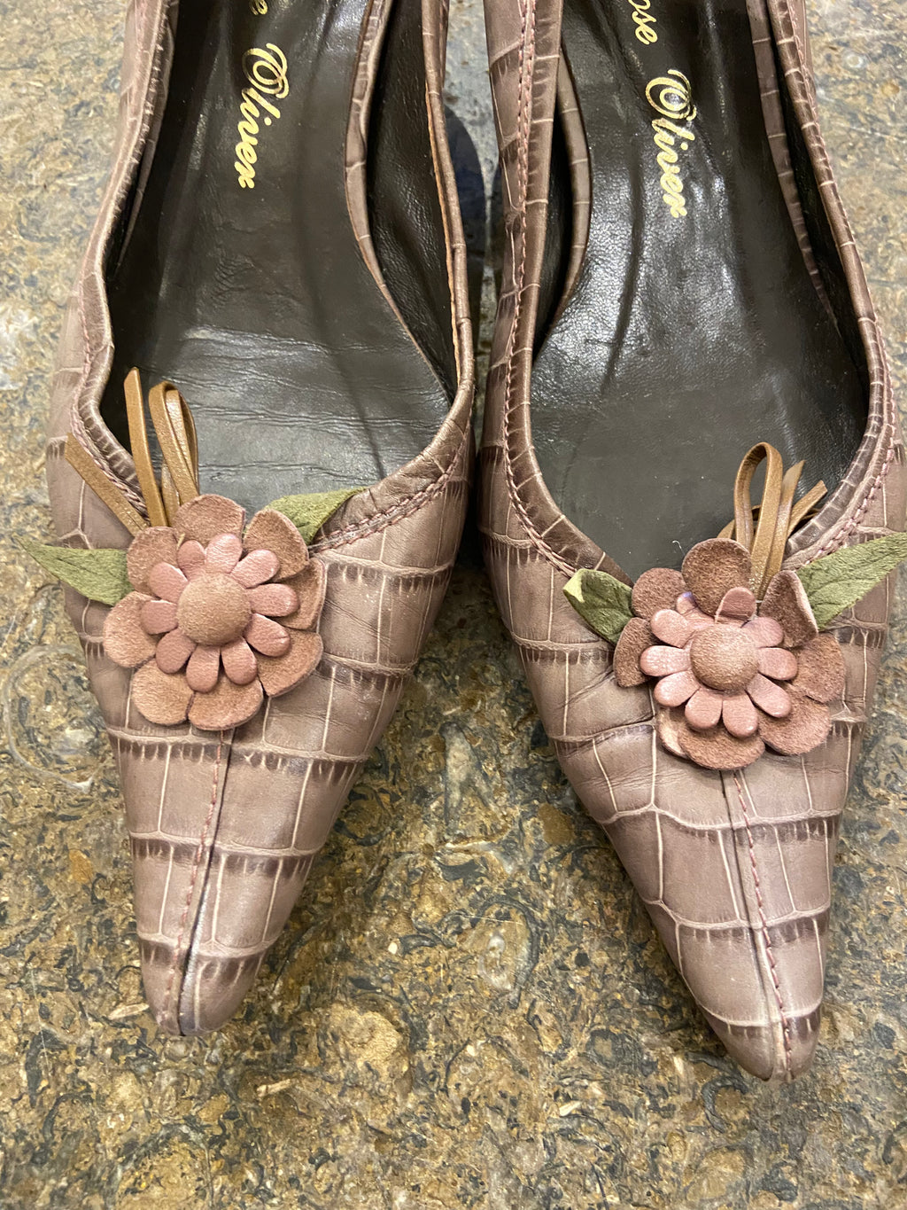 Primrose Oliver Pale brown and Pink kitten heels with flower appliqué (6/39)