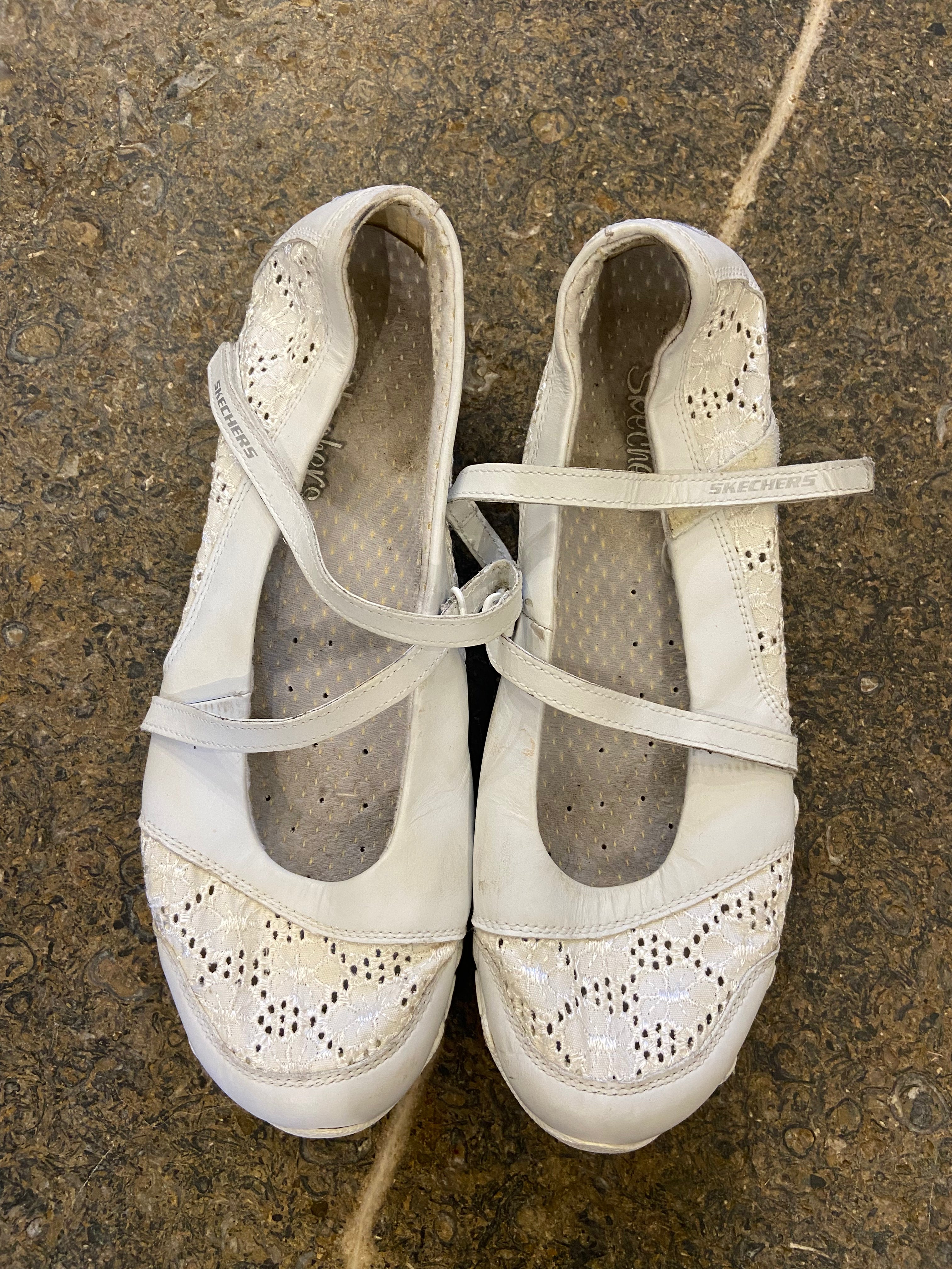 2000's Sketchers White Lace & Leather Balletcore pumps (6/39)