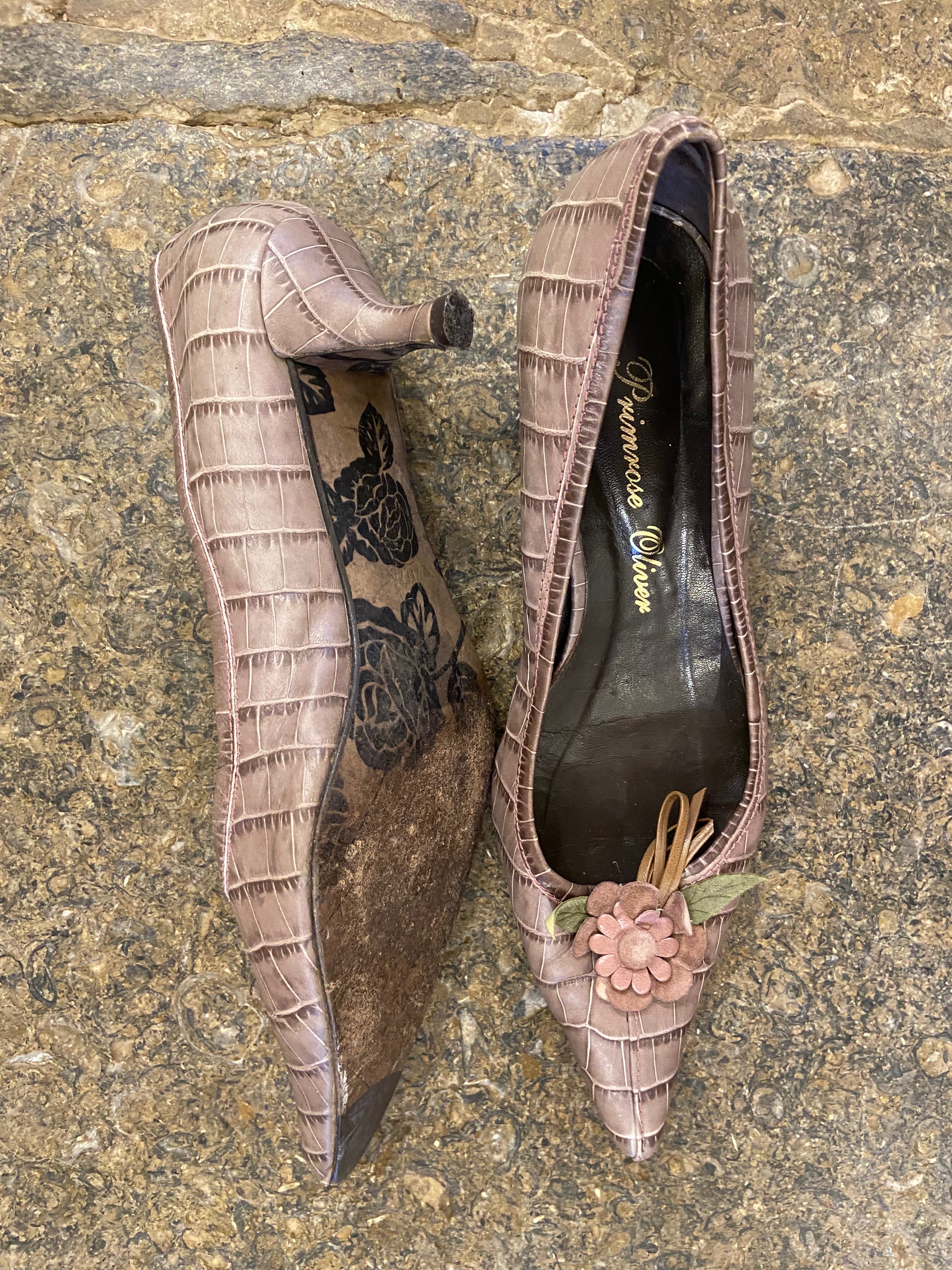 Primrose Oliver Pale brown and Pink kitten heels with flower appliqué (6/39)