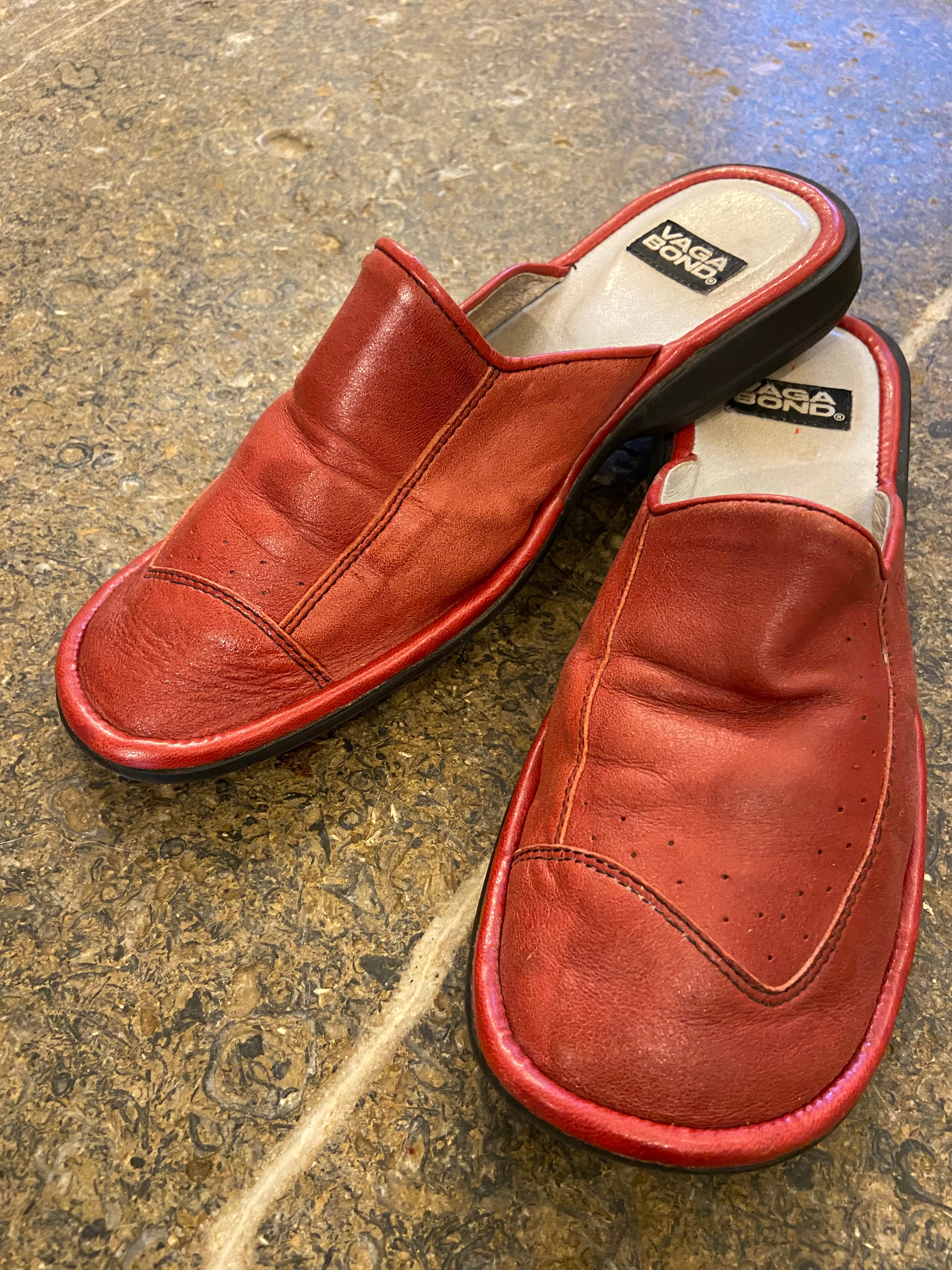 2000's Vagabond red leather mules (6/39)
