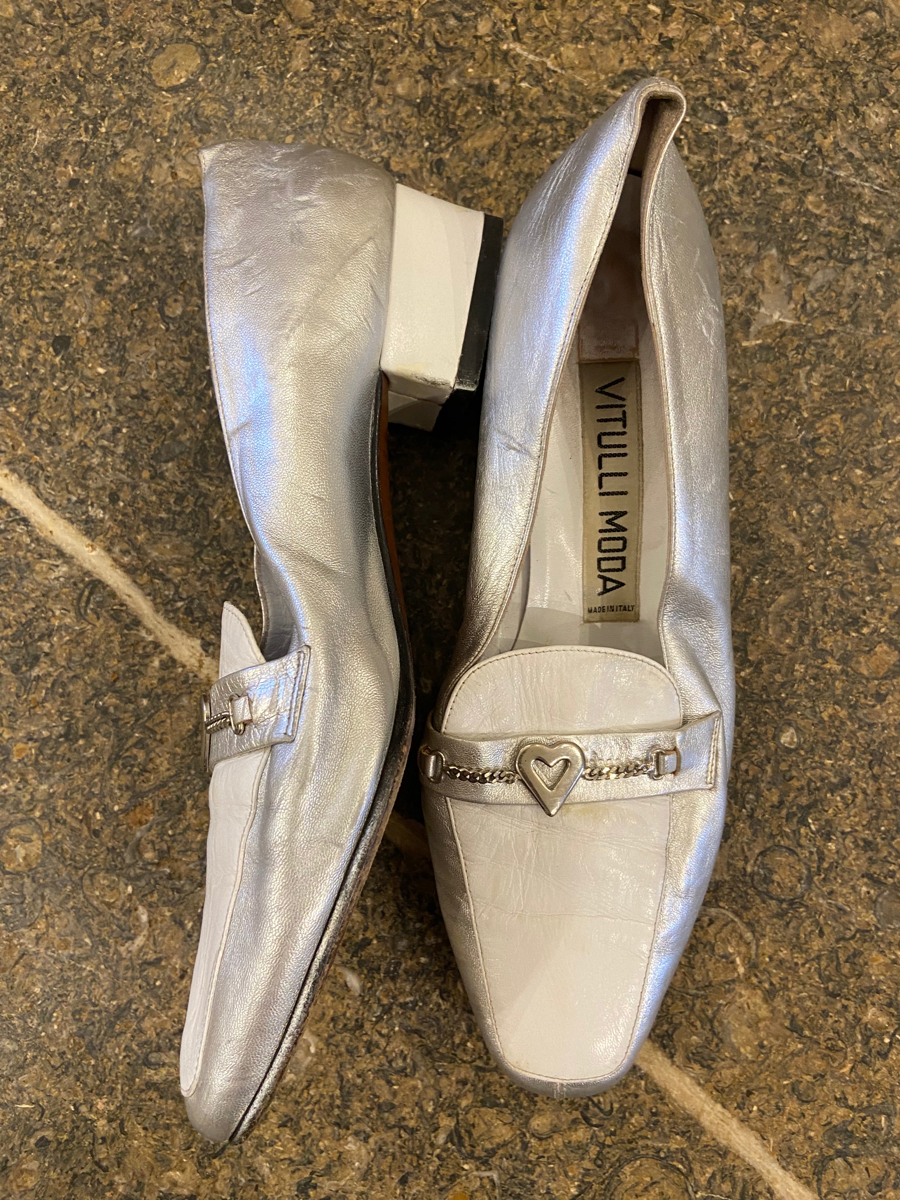 90's White and Silver Heart Loafers (4/37)