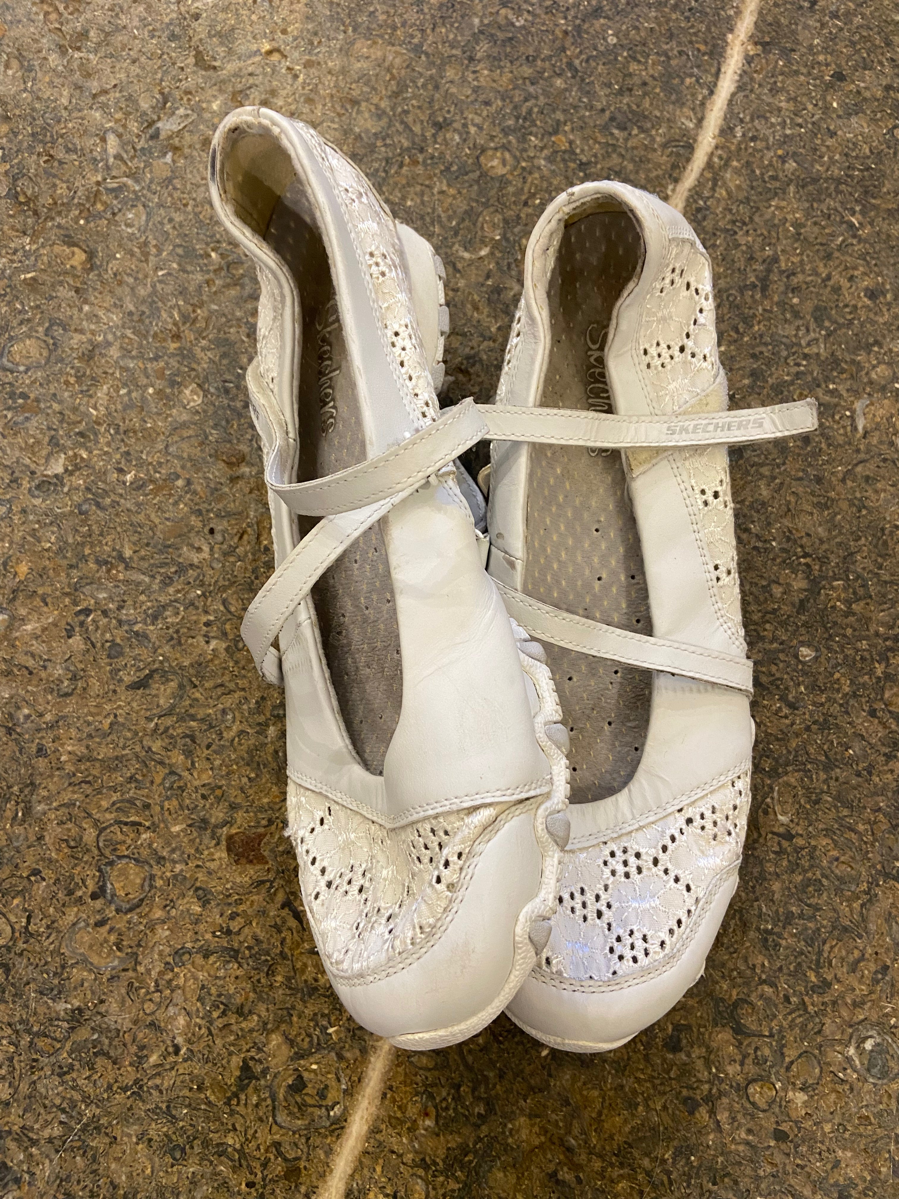 2000's Sketchers White Lace & Leather Balletcore pumps (6/39)